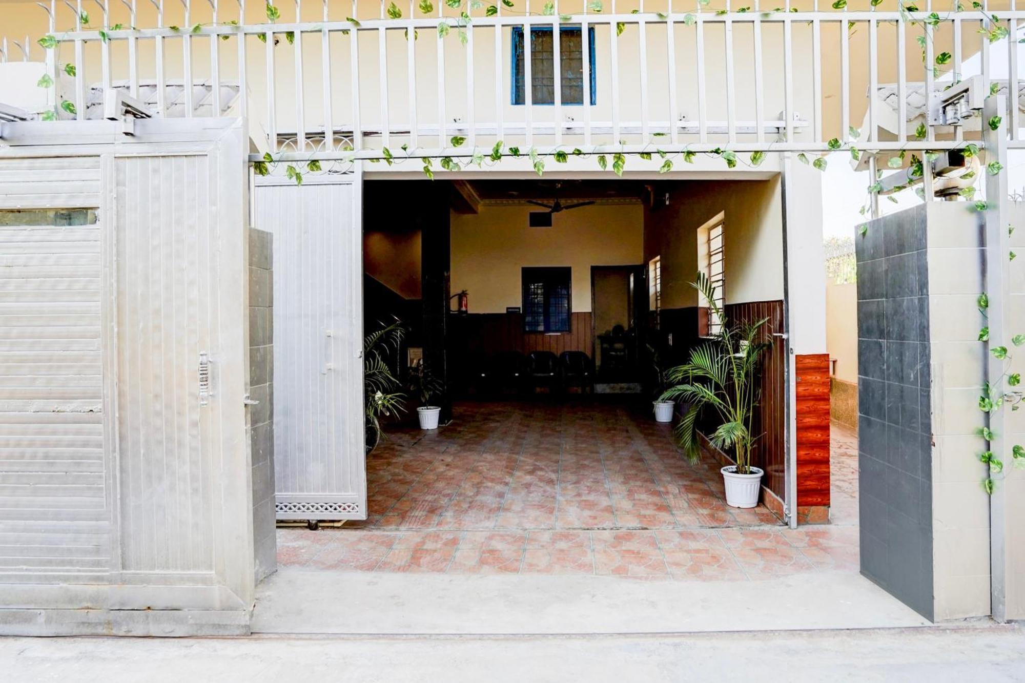 Super Hotel O Sudhowala Near Nanda Ki Chowk Jhājra Exterior foto